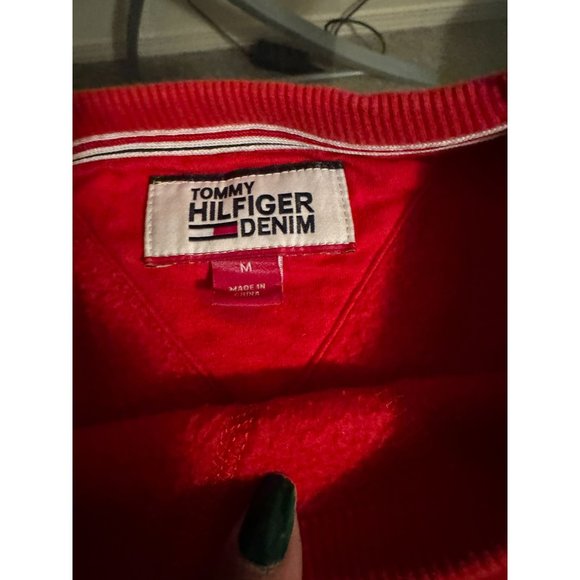 TOMMY HILFIGER RED CREWNECK‎ SIZE MEDIUM | L1 - Picture 2 of 5